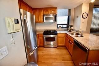 Property Photo: 11624 Grosvenor Lane 4D NY 11418