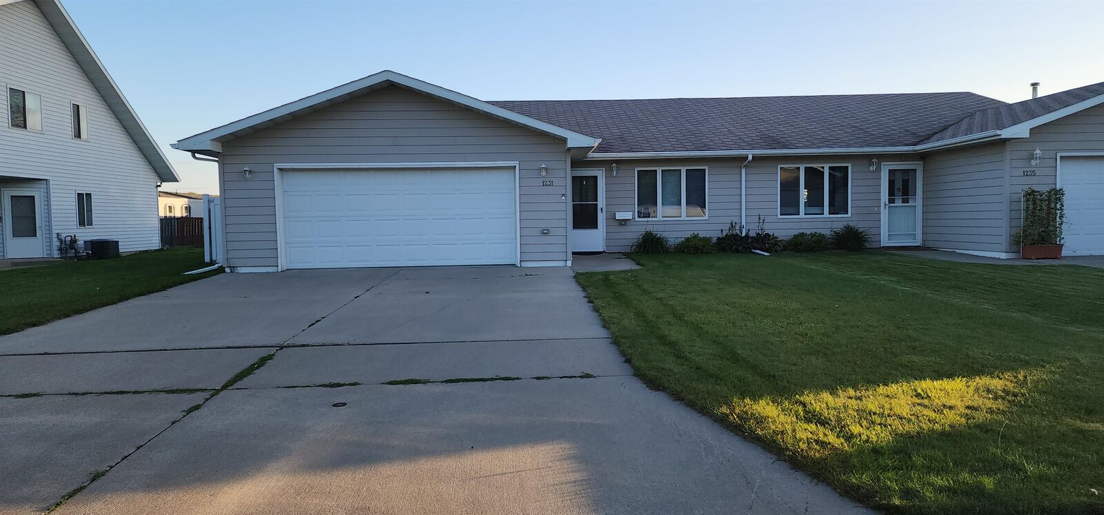 Property Photo: 1231 34th Ave SW ND 58701