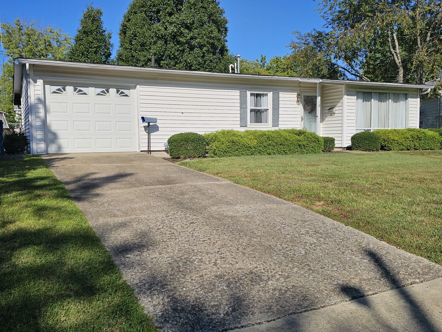 Property Photo: 18 SE Crescent Drive IL 62864