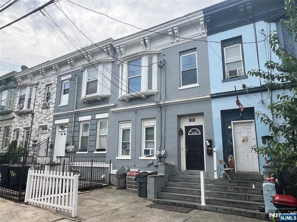 Property Photo:  110 Peabody Place 2  NJ 07104 