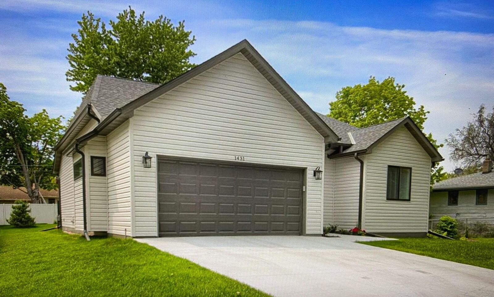 Property Photo:  1431 Sumter Avenue N  MN 55427 