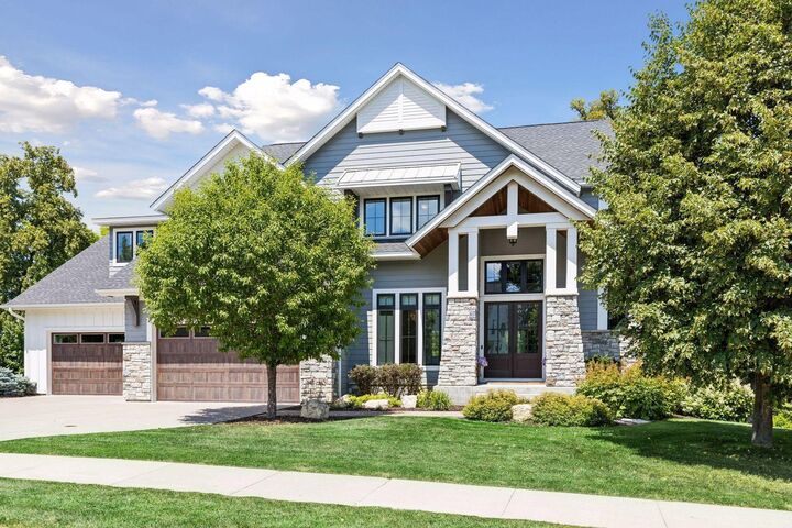 Property Photo:  736 Woodland Hill Court  MN 55340 