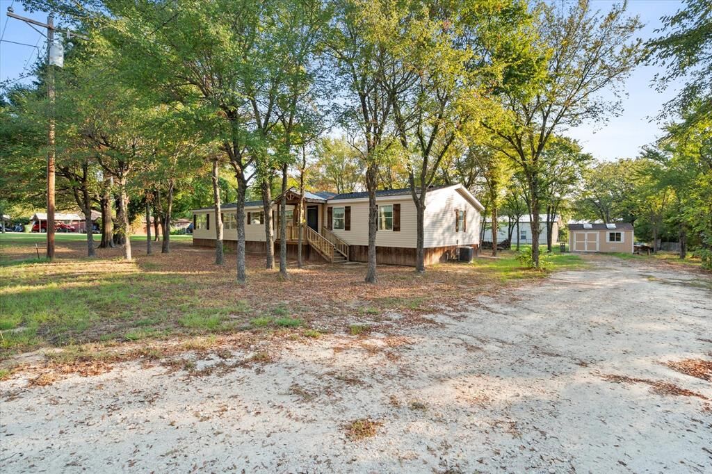 Property Photo:  114 Kingswood Drive  TX 75859 