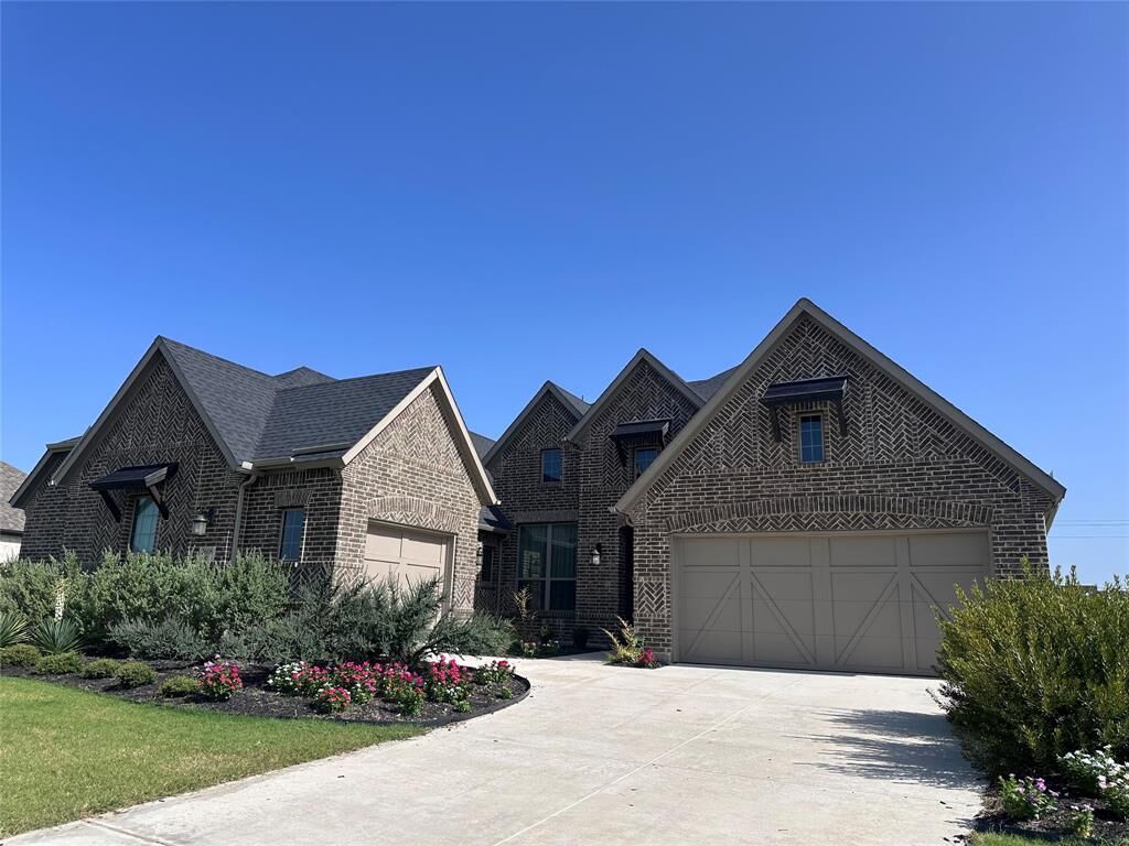 Property Photo: 2608 Roaming Trail TX 76247