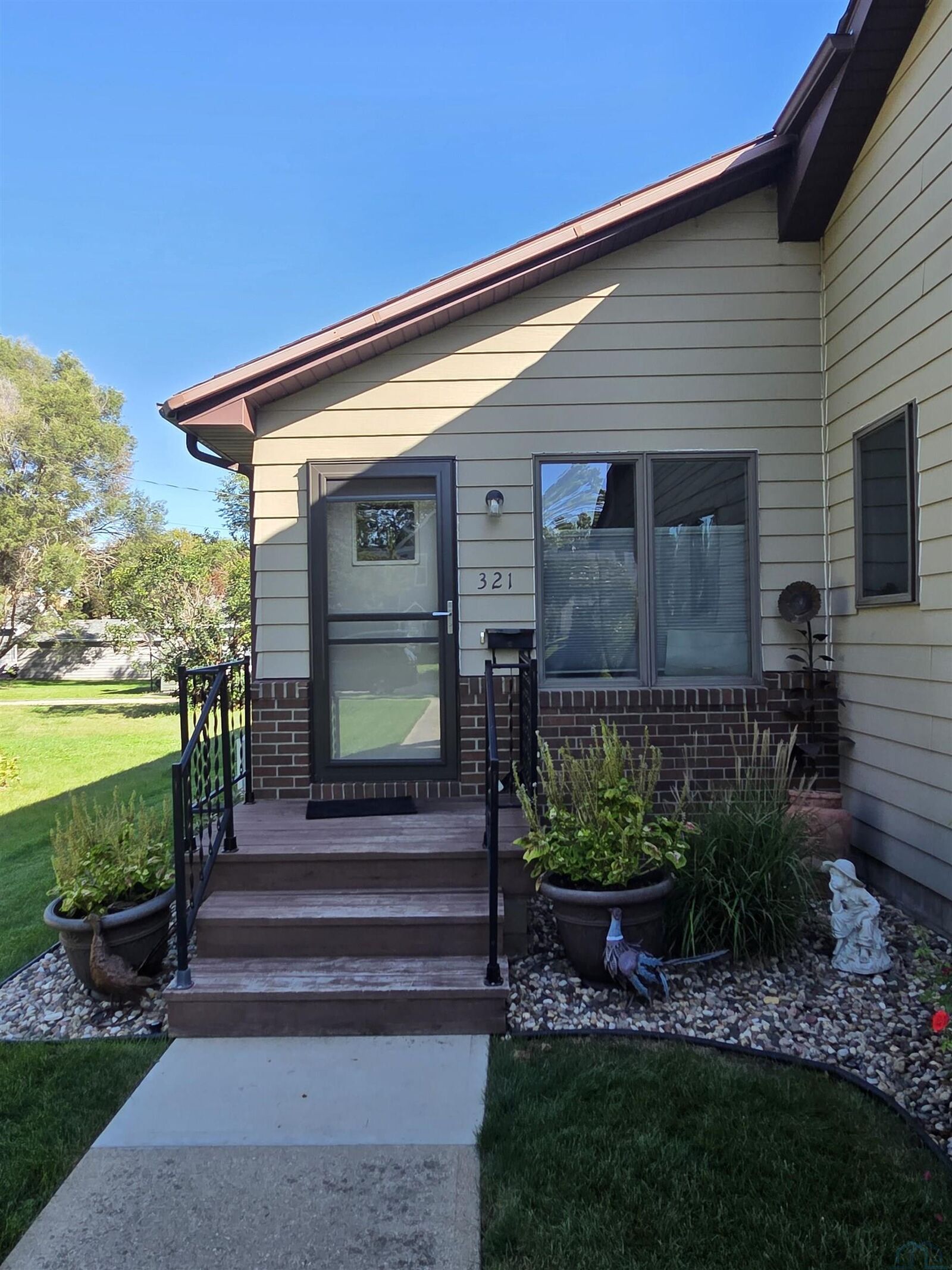 Property Photo:  321 1st St SE #1  IA 51031 