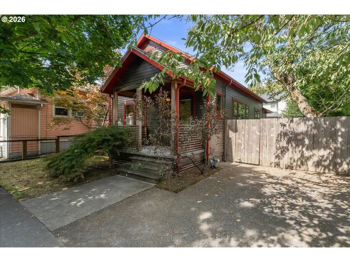 Property Photo:  223 N Ivy St  OR 97227 