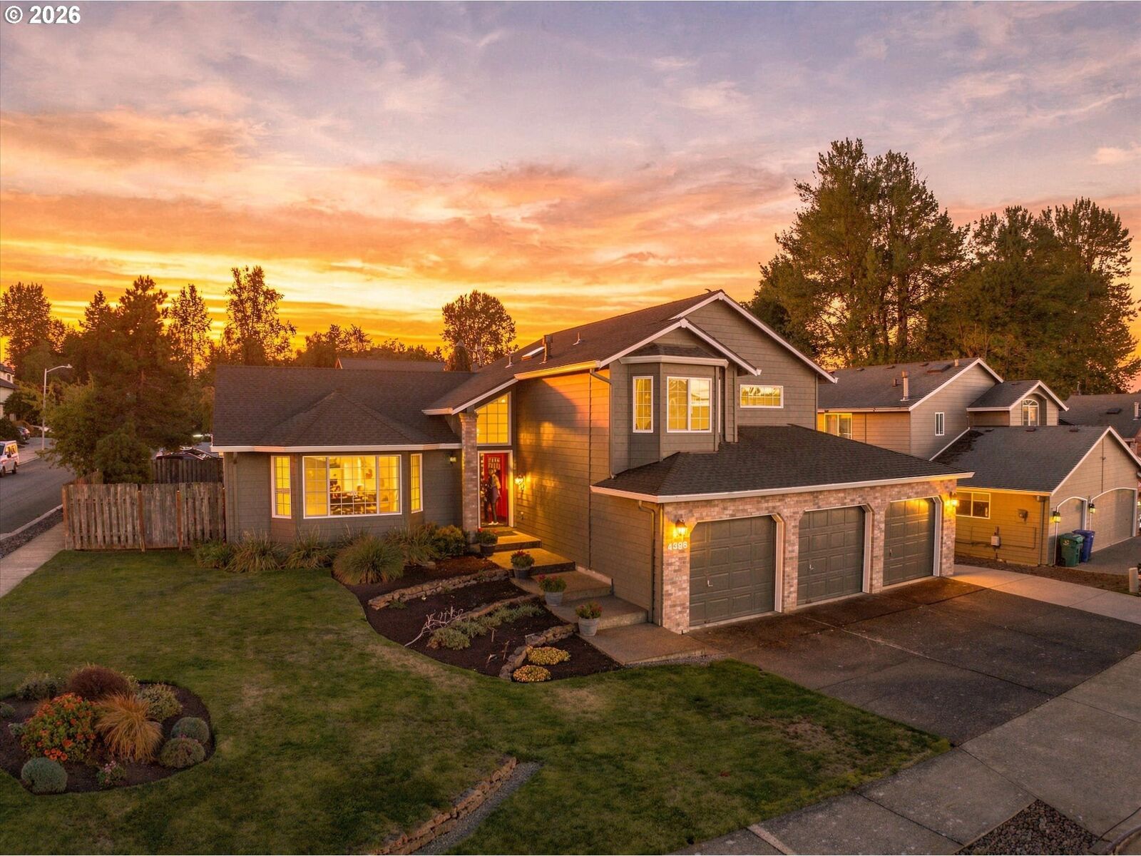 Property Photo: 4396 SE 1st Ter OR 97080