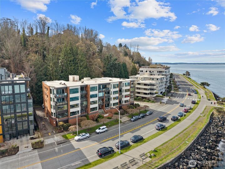 Property Photo: 1140 Alki Avenue SW 204 WA 98116
