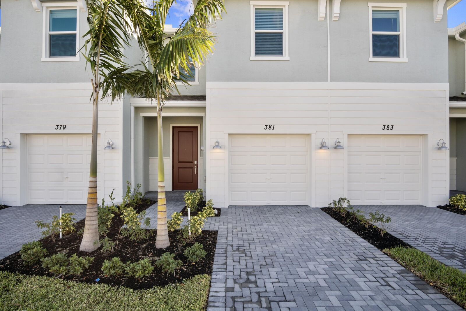 Property Photo: 381 SE Crossoak Lane FL 34984