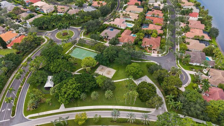 Property Photo: 2647 Edgewater Drive FL 33332