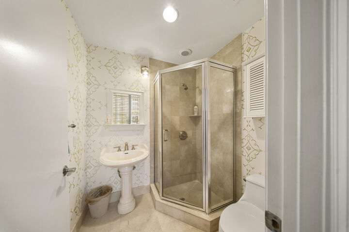 Property Photo:  701 SE 21st Avenue 302  FL 33441 