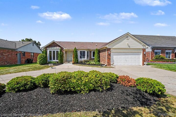 Property Photo: 2585 Tiverton Drive MI 48310