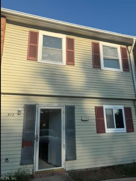 Property Photo:  512 Carnaby Ct  VA 23454 