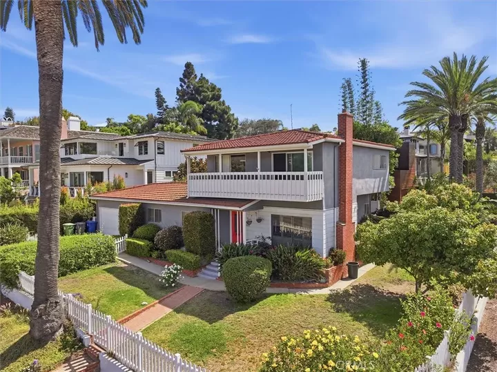 Property Photo: 214 S Poinsettia Avenue CA 90266