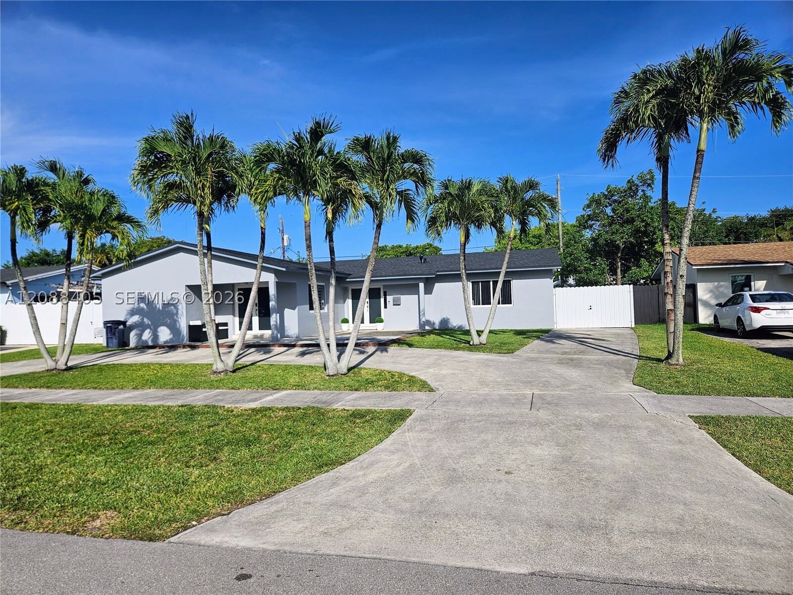 Property Photo: 19115 Bel Aire Dr FL 33157
