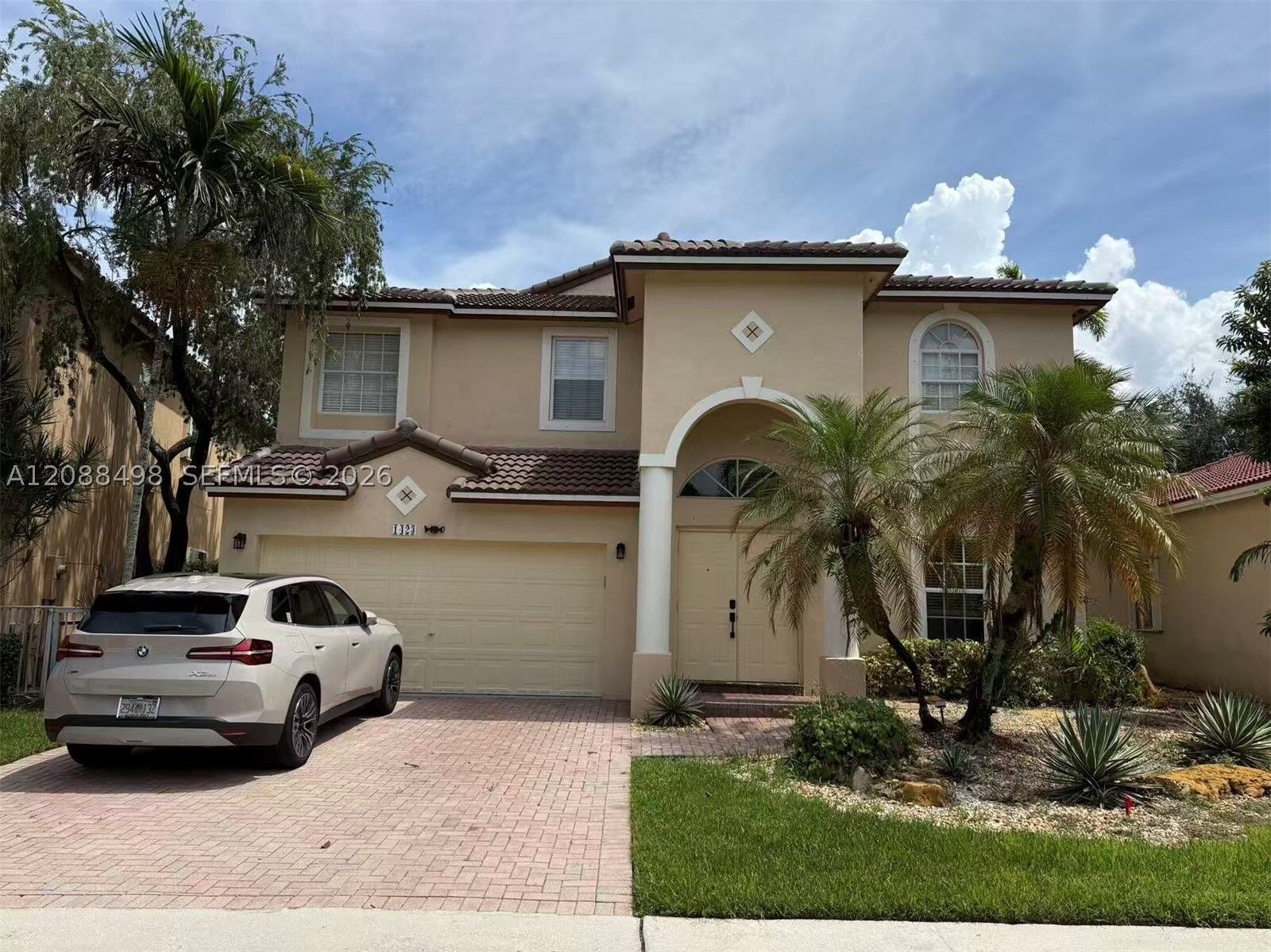 Property Photo: 1423 SW 158th Ave FL 33027