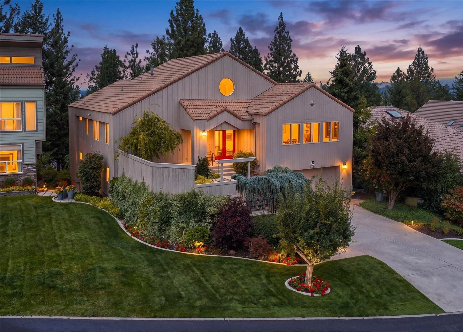Property Photo:  2039 S Parkwood Cir  WA 99223 