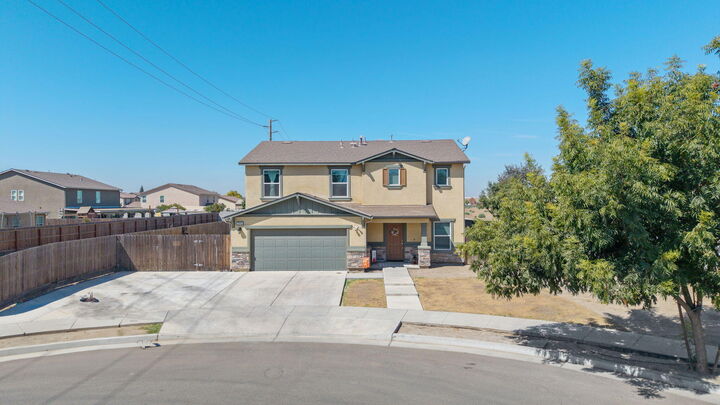 Property Photo: 2943 N Clay Court CA 93291