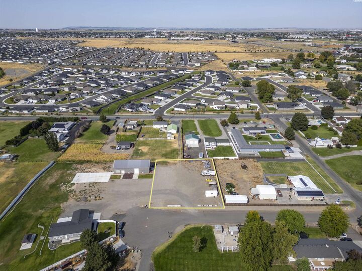 Property Photo:  7301 W Dradie St  WA 99301 