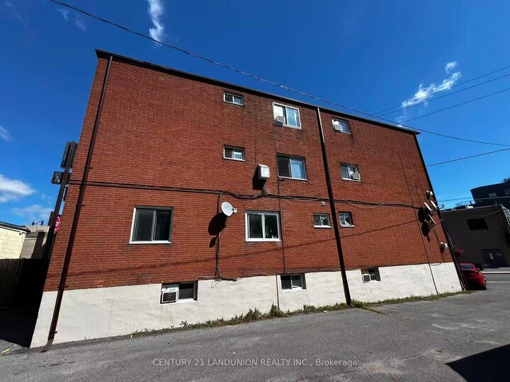Property Photo: 442 Macdonnell Street ON K7L 4E4