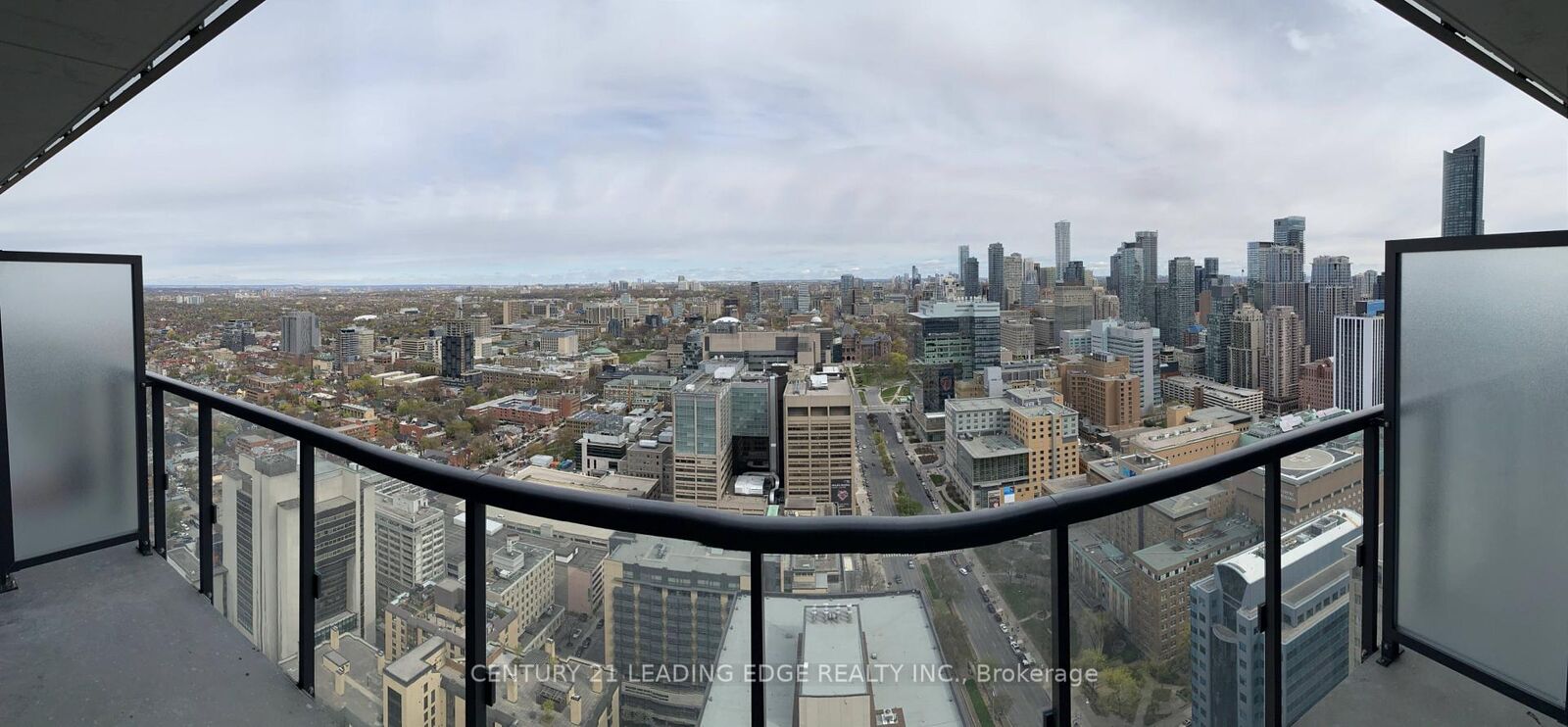 Property Photo:  488 University Avenue 3301  ON M5G 0C1 