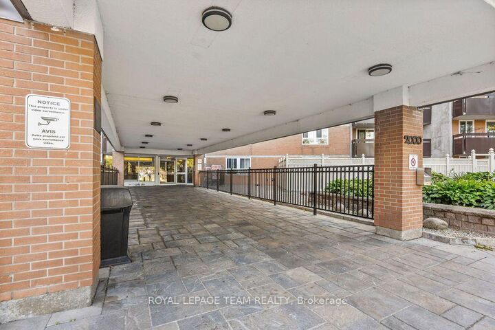 Property Photo:  2000 Jasmine Crescent 1112  ON K1J 8K4 