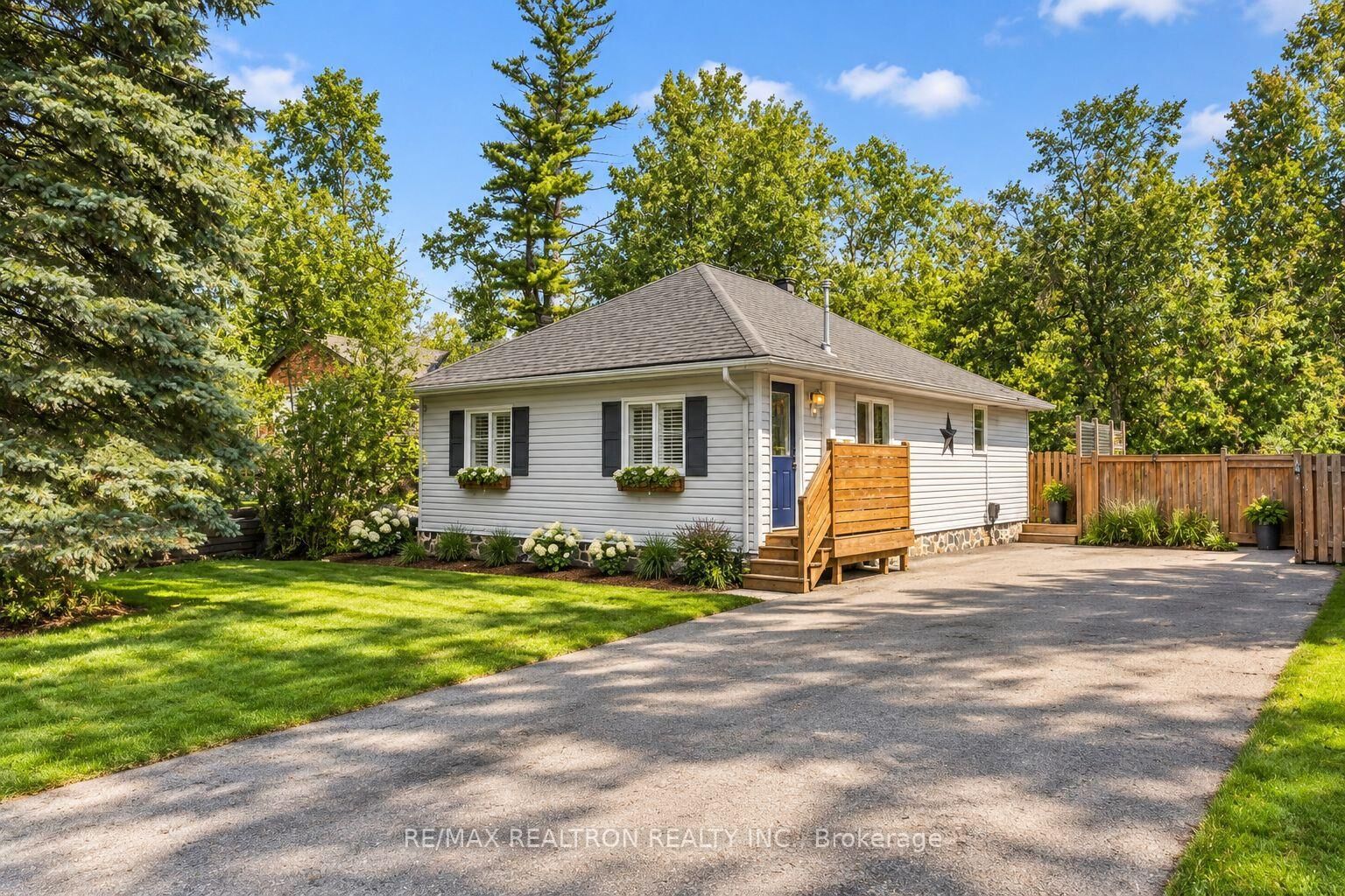 Property Photo:  1152 Stoney Point Road  ON L0L 1W0 