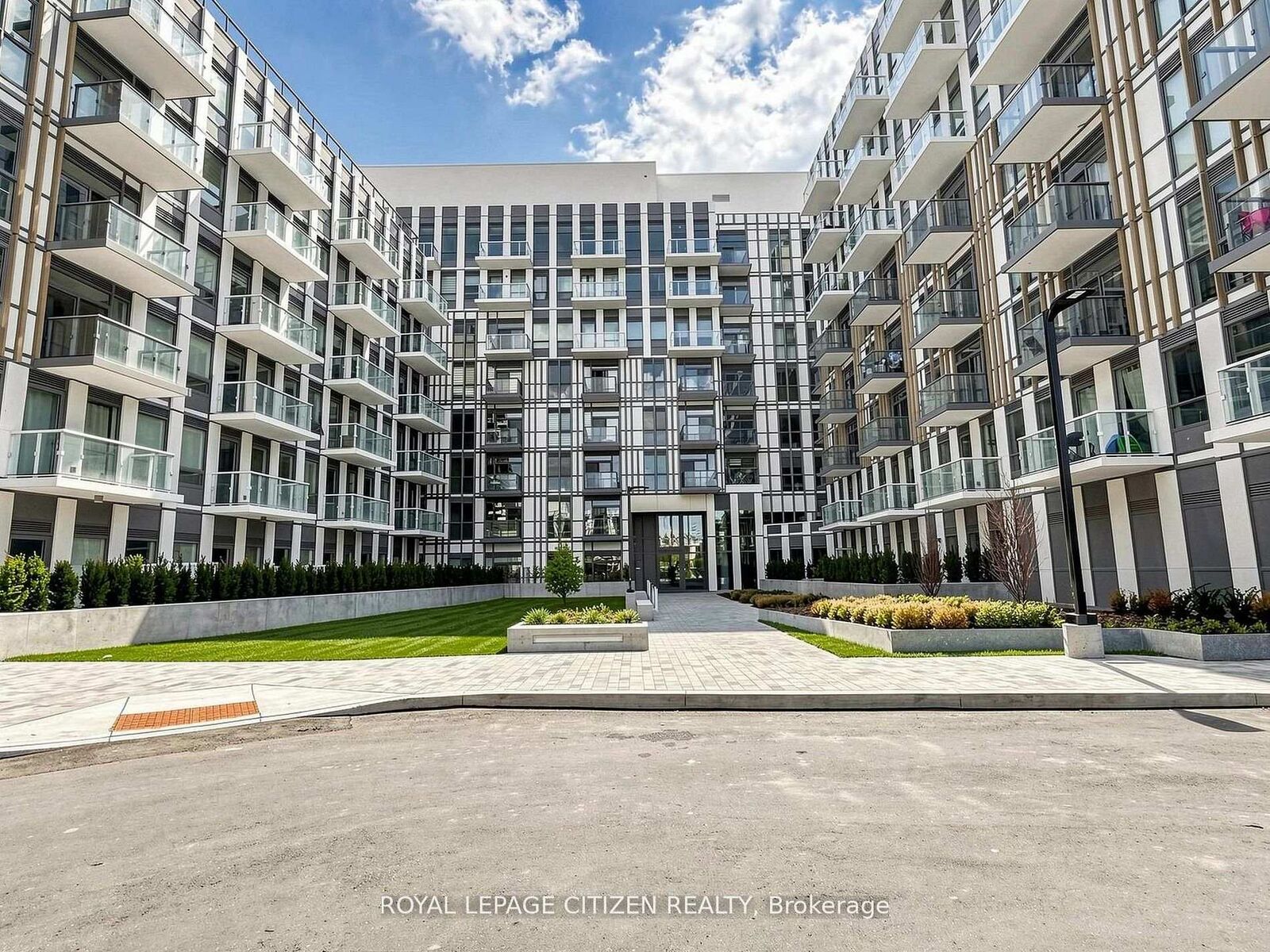 Property Photo:  1005 Dundas Avenue 324  ON L6H 8C7 