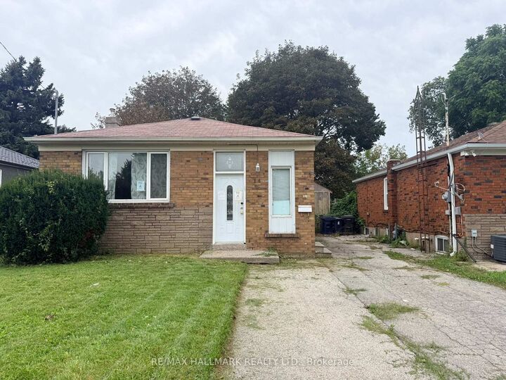 Property Photo:  14 Lombardy Crescent  ON M1K 4N8 