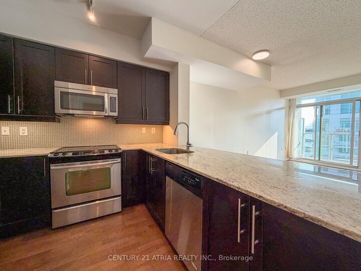 Property Photo: 125 Western Battery Road 2506 ON M6K 3R8