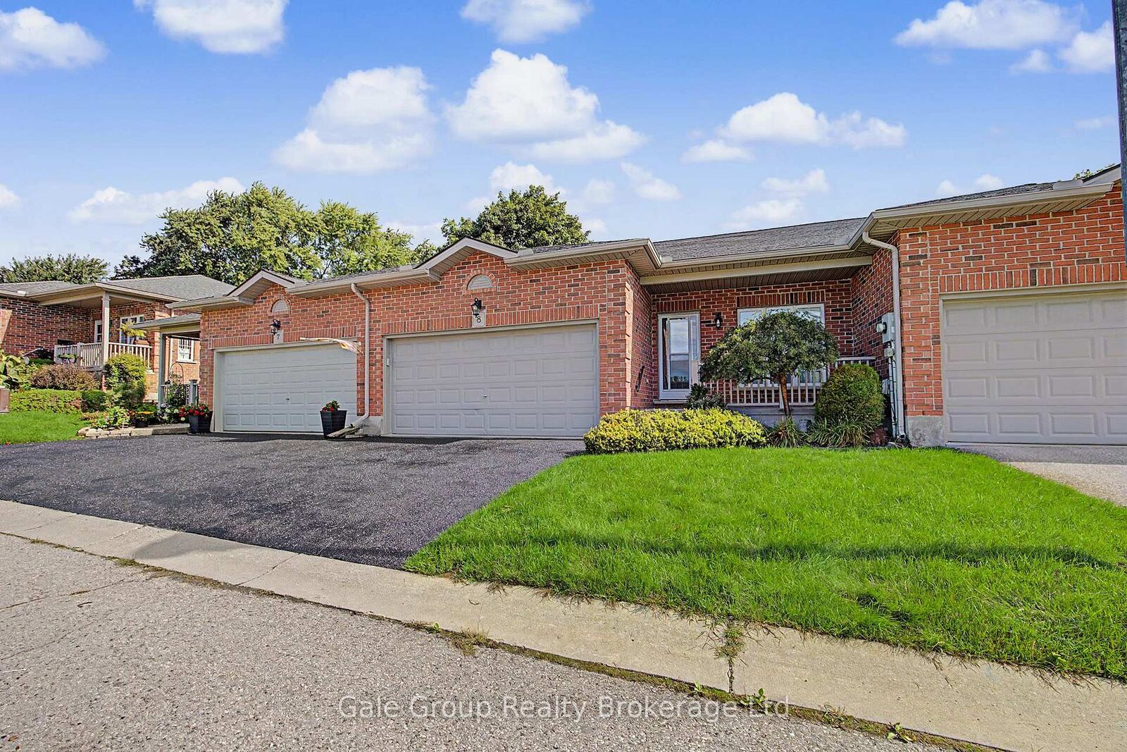 Property Photo:  350 Victoria Street 8  ON N5C 2N4 