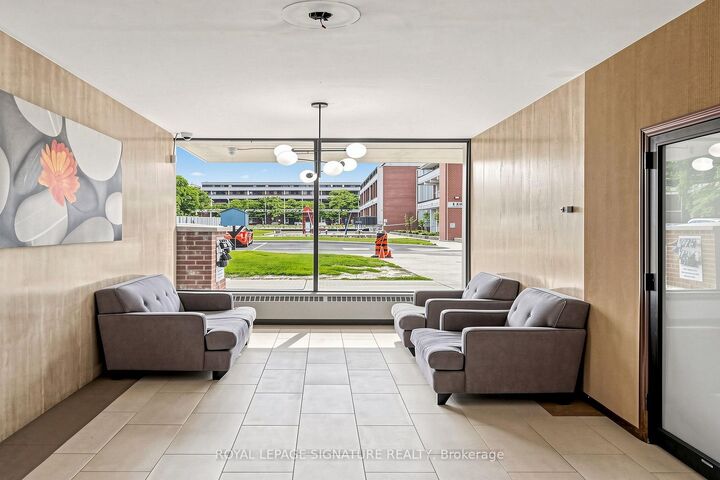 Property Photo:  100 Leeward Glenway 411  ON M3C 2Z1 