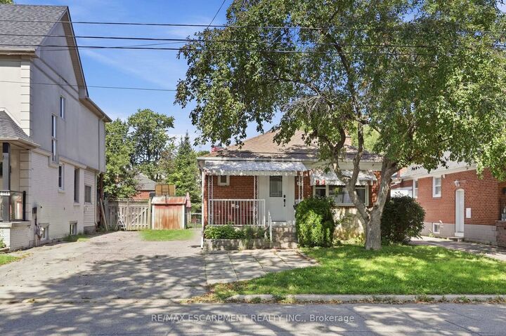 Property Photo:  292 Bogert Avenue Lower  ON M2N 1L5 
