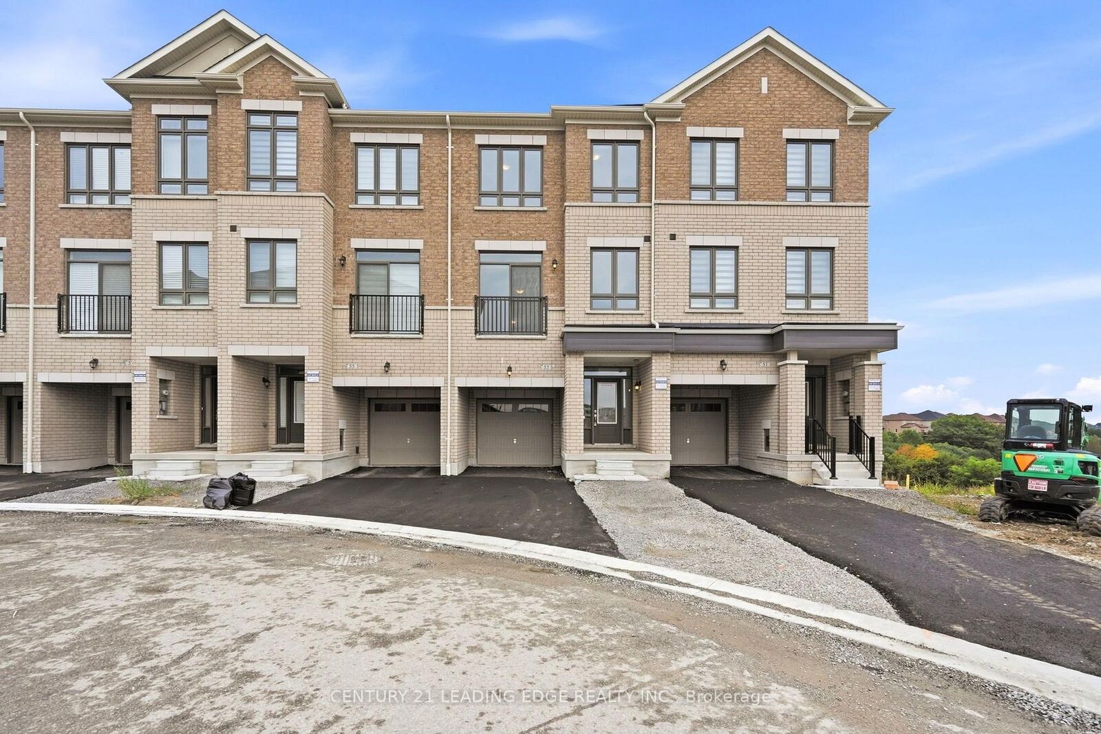 Property Photo:  53 Upper Paradise Way  ON L1P 0S2 