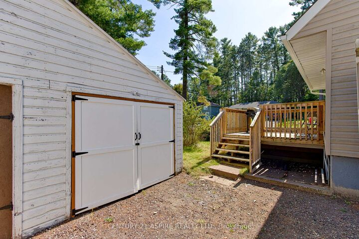 Property Photo:  2 Thomson Crescent  ON K0J 1P0 
