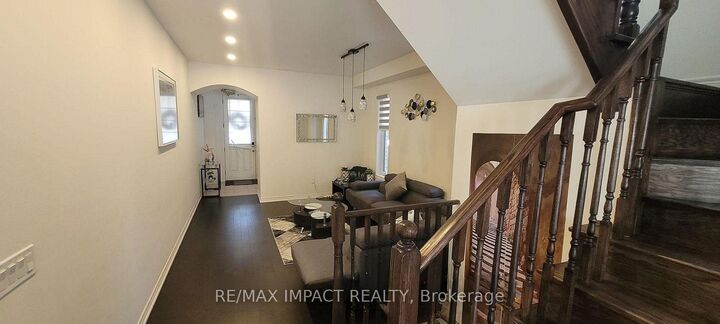 Property Photo:  11 Ivor Crescent N  ON L7A 4L5 