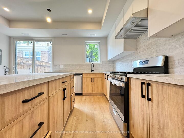 Property Photo:  269 Brunswick Avenue Laneway  ON M5S 2M6 
