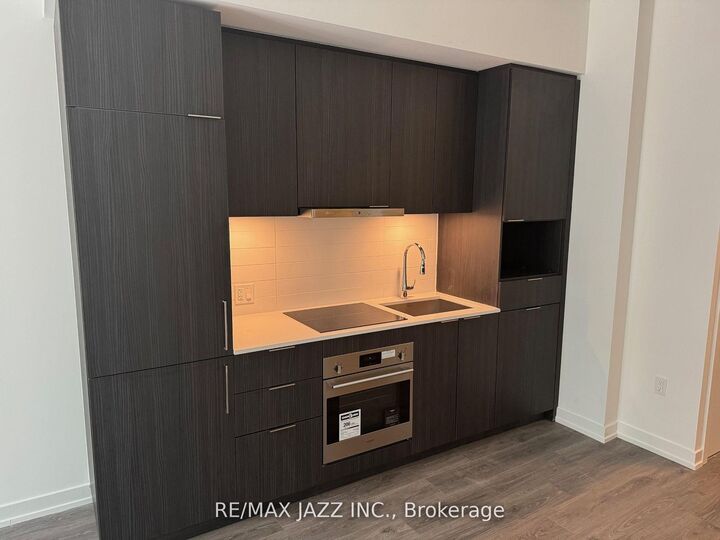 Property Photo:  7 Golden Lion Heights 334  ON M2M 0C1 