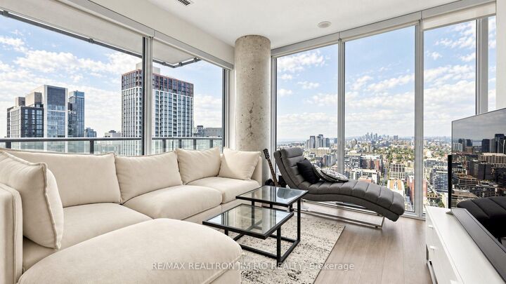 Property Photo:  101 Peter Street 3809  ON M5V 2E8 