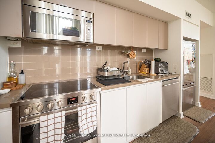 Property Photo: 75 Queens Wharf Road 607 ON M5V 0J8