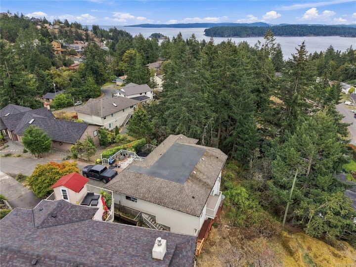 Property Photo: 3146 Robin Hood Dr BC V9T 1P1