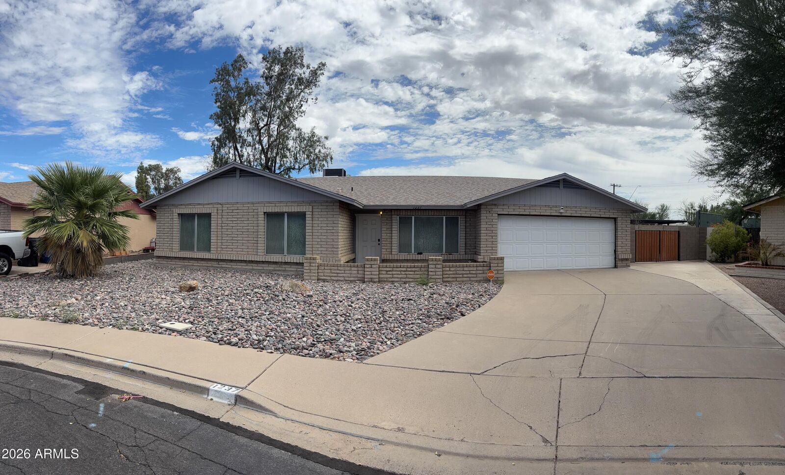 Property Photo:  1237 W Ellis Street  AZ 85201 