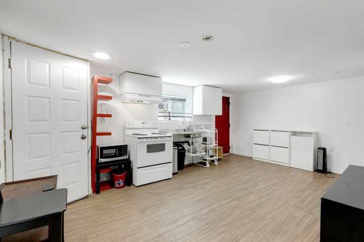 Property Photo:  