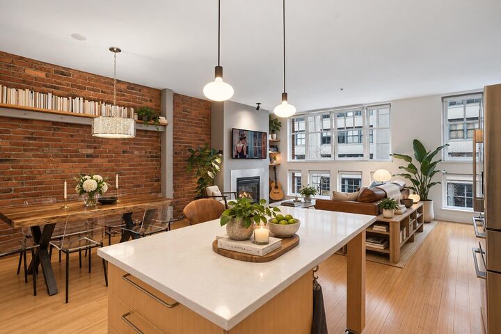 Property Photo:  1072 Hamilton Street 401  BC V6B 2R9 