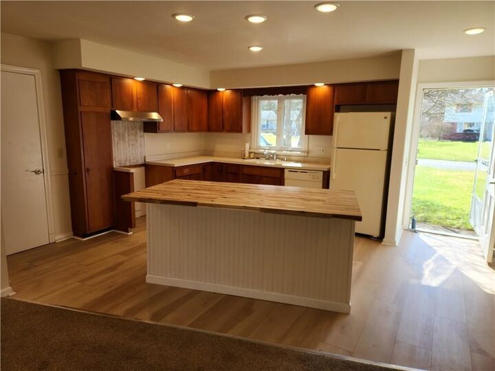 Property Photo:  4 Brook Hollow  NY 14534 