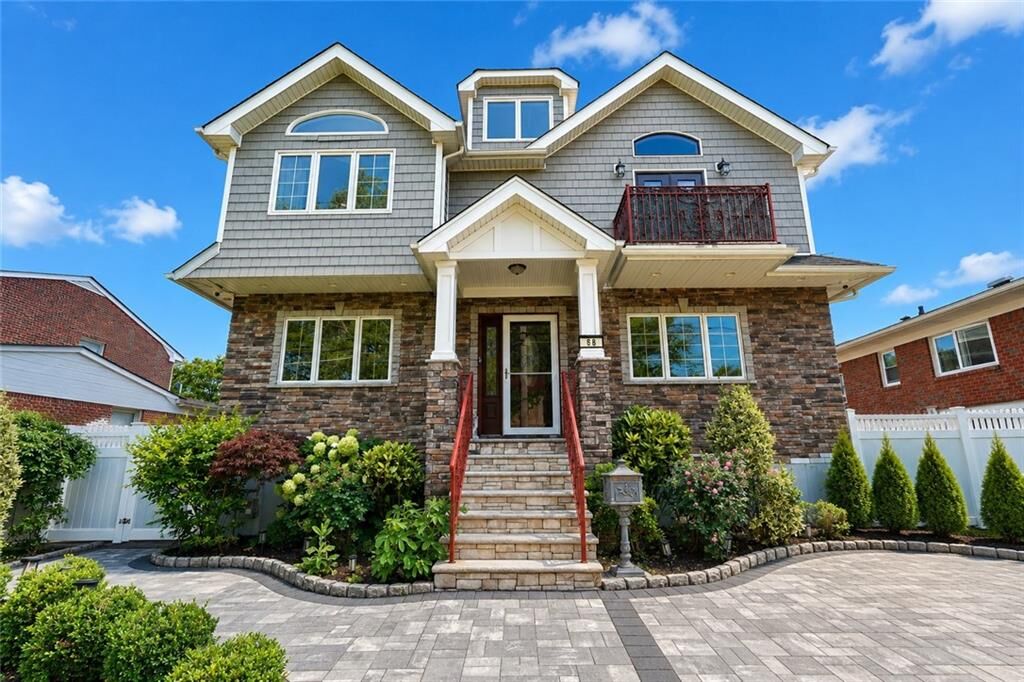 Property Photo:  68 Kensington Avenue  NY 10305 