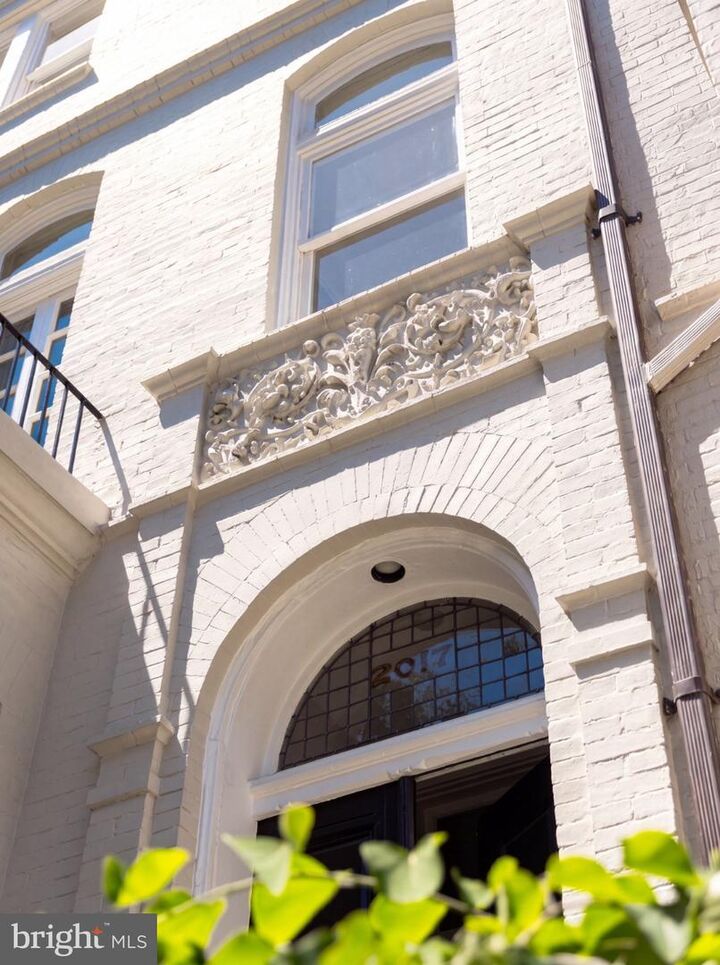 Property Photo:  2017 Hillyer Place NW  DC 20009 