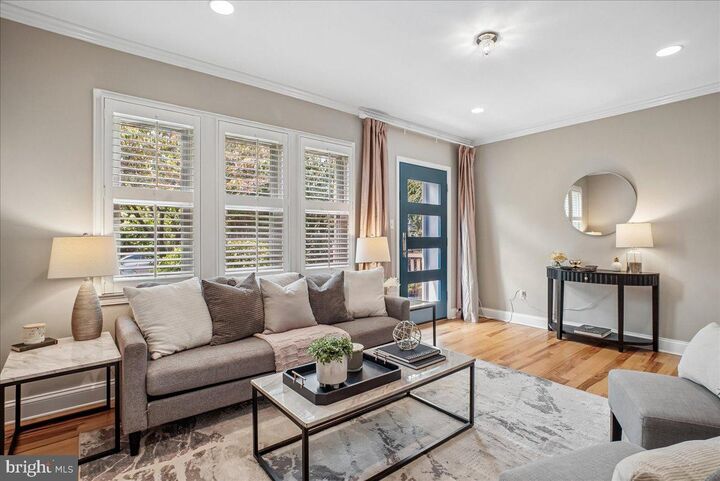 Property Photo: 1803 Leslie Avenue VA 22301