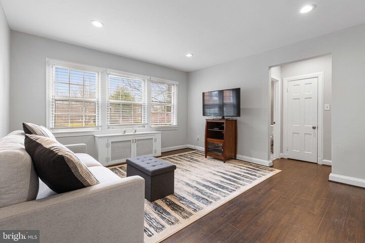 Property Photo:  1804 W Abingdon Drive 101  VA 22314 