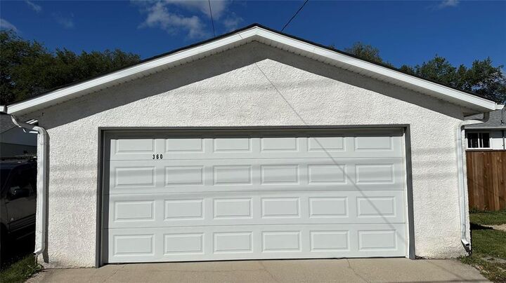 Property Photo: 360 McMeans Avenue MB R2C 2J7